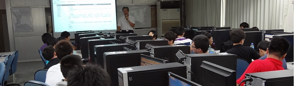 中華科技大學機械系教授群與羅東高工「專題製作」研習營。